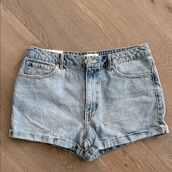 Forever 21 Pants - Forever21 Mom Shorts. Size:30. NWT.